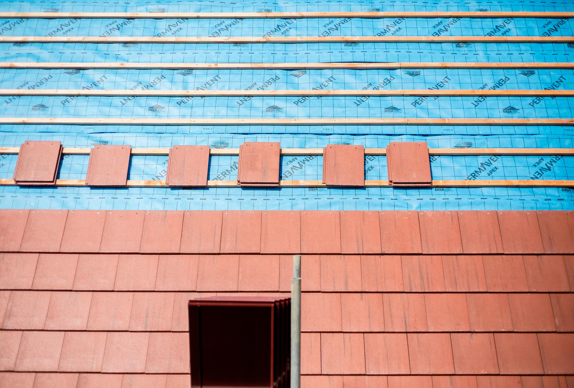 Straight graded timber battens setting the gauge for an integrated solar roof