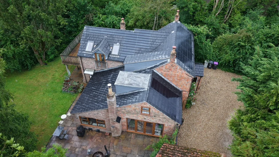 SolarTyle across the main roof and adjoining extension